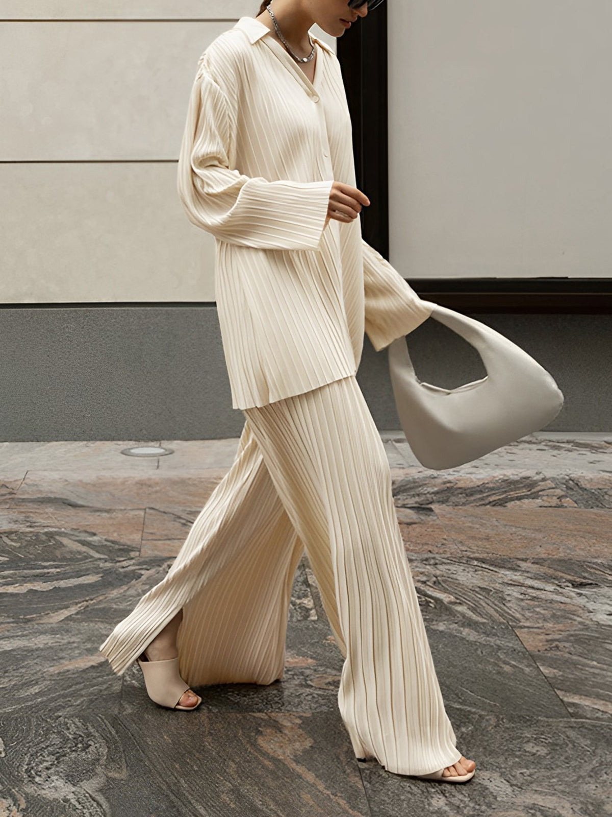 Ensemble oversize deux pièces avec plis et poches pour un look décontracté