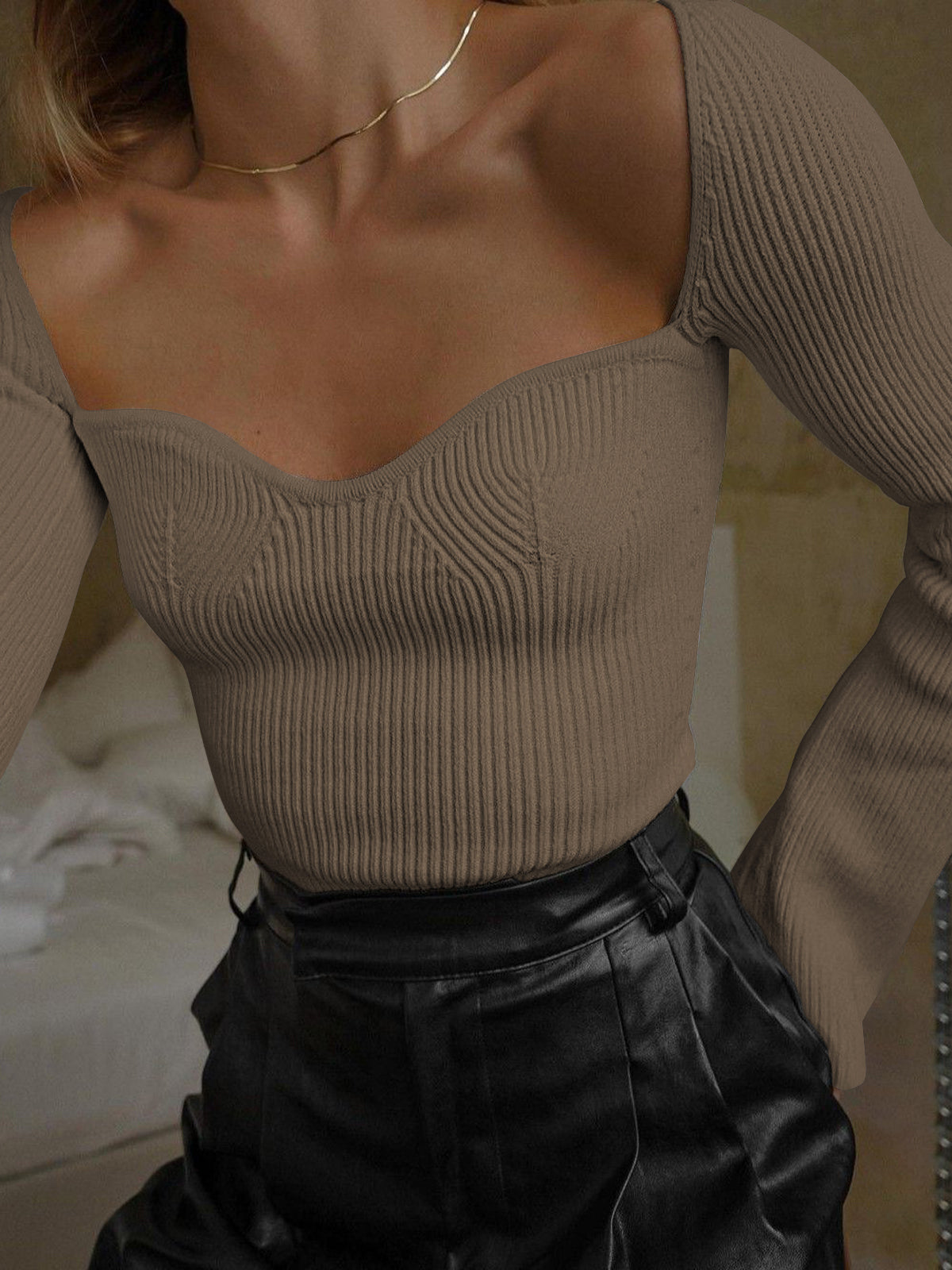 Top en maille à manches longues avec décolleté en cœur