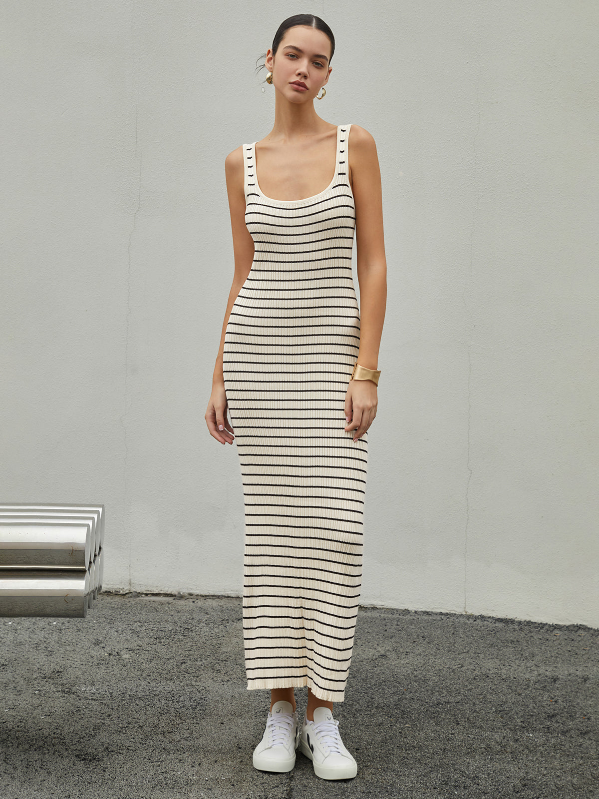 Gestreiftes Maxi-Strickkleid im Old Money Stil